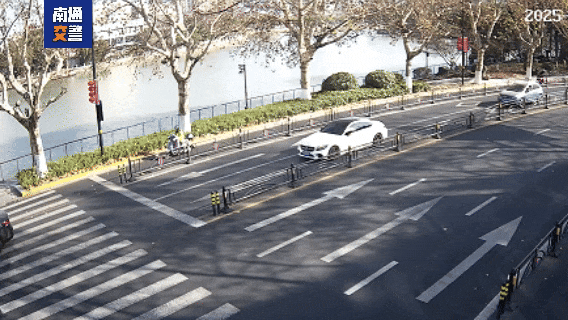 f4379571ebba848646cb3e36d900fde8.gif